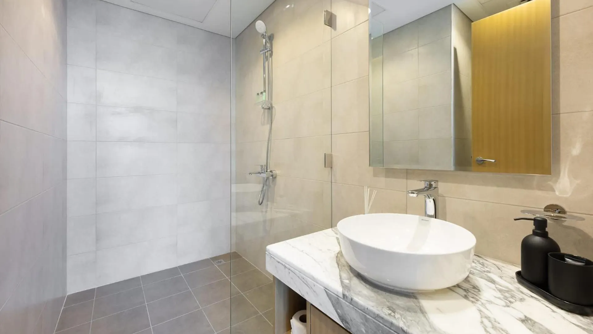 Modern Luxe 2Br In Business Bay Apartment Dubai