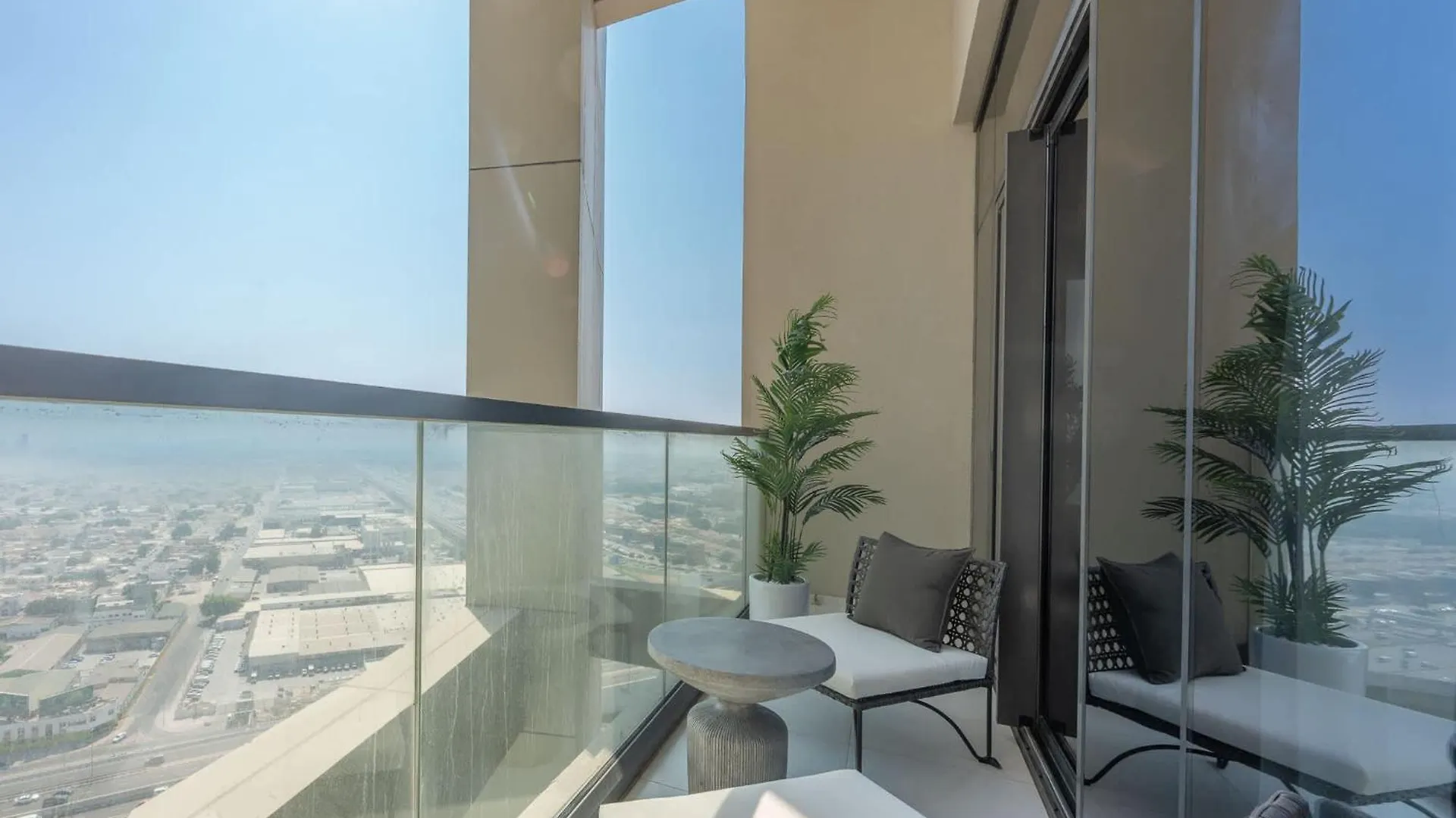 Modern Luxe 2Br In Business Bay Apartment Dubai United Arab Emirates