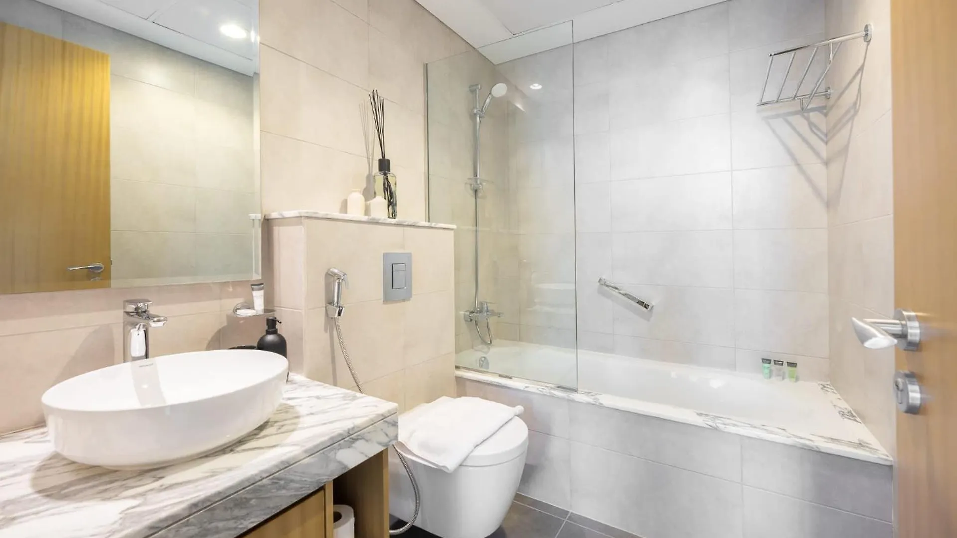 Modern Luxe 2Br In Business Bay Apartment Dubai
