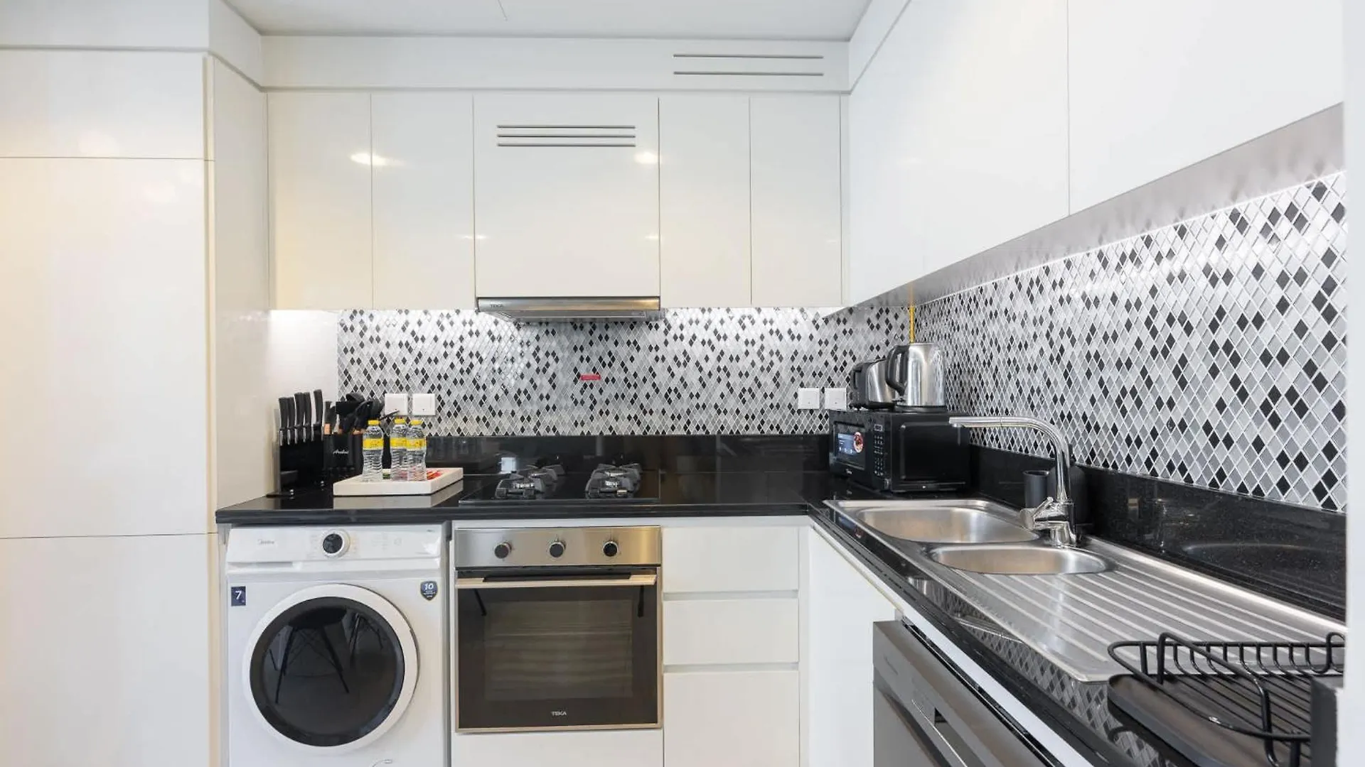 Modern Luxe 2Br In Business Bay Apartment Dubai United Arab Emirates